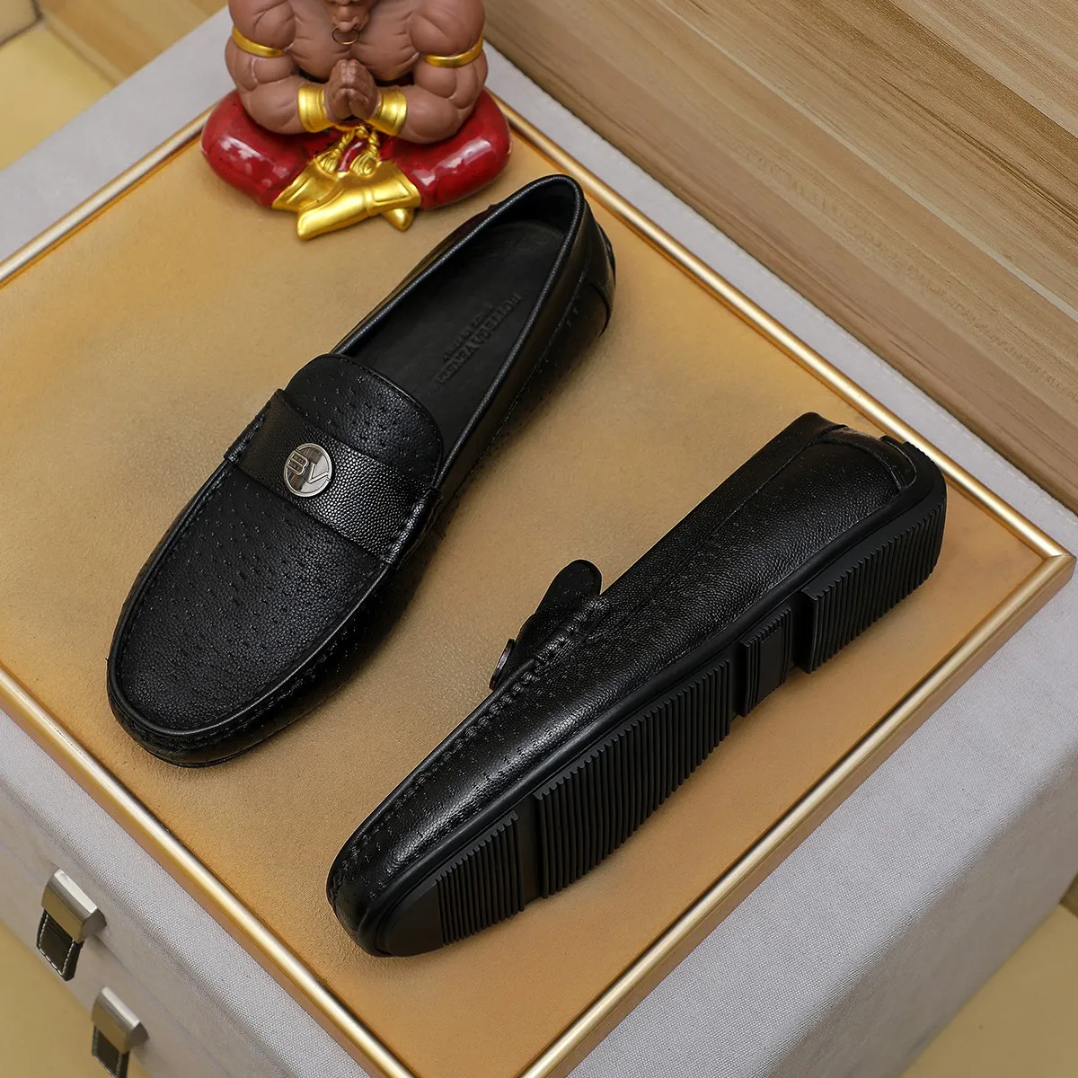 Men's men's shoes 💰440 [BV] 👟👟 Italian luxury brand Made with imported cowhide technology to highlight high-end men's taste of light luxury life [color] [color] Masters with ten years of manual experience create classic weaving 🌴 The inner top layer 🐮 lining 💯😘 The top quality inherits the brand craftsmanship! Color, code number 39-44 (38.45. Can be customized)